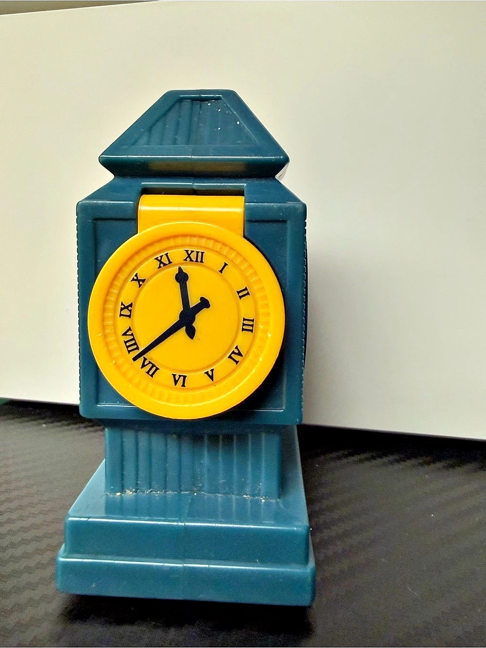 Disney 102 Dalmatians Big Ben Clock Happy Meal Toy Blue & Yellow
